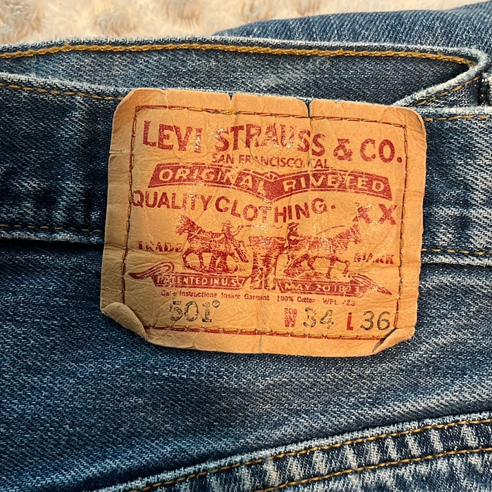 LEVI’s 501 jeans